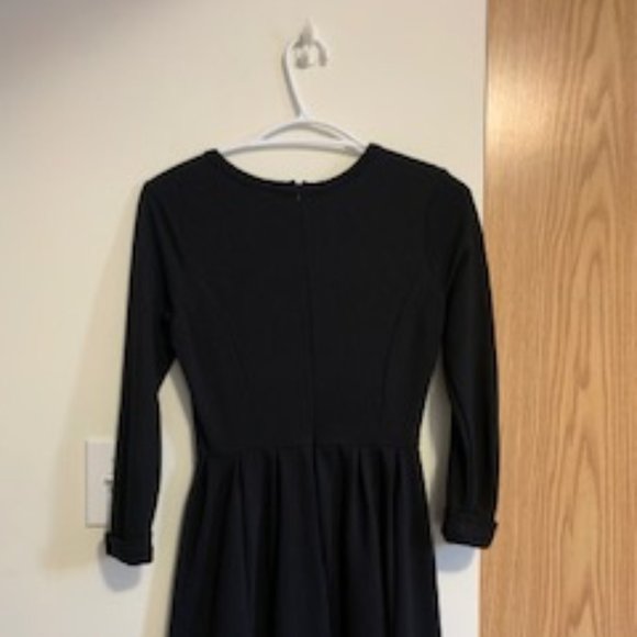 Press black Dress - Picture 4 of 4